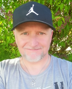 Ein Portrait von Raimund Jäger, dem Jugendbeauftragten für die Kommunale und mobile Jugendarbeit in Hohenstein.